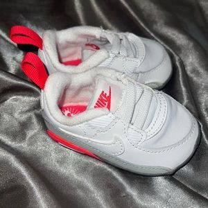 Baby crib Nike max 90 2c like new PINK
